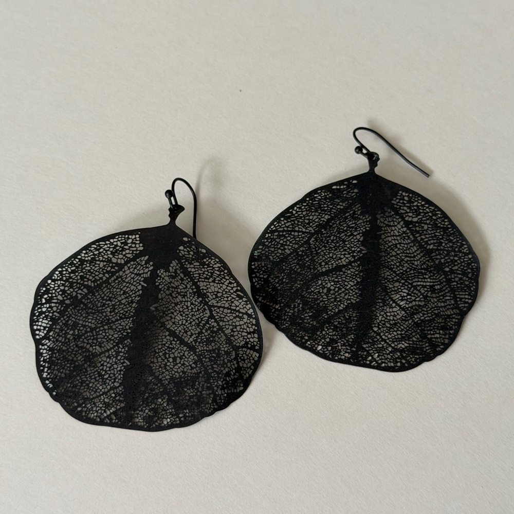 Elegant Black Leaf Earrings